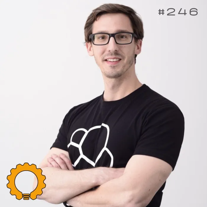 Engineering Kiosk Episode #246 Dev Advocate: Warum Developer Relations mehr ist als Talks & Swag mit Philipp Krenn von Elastic